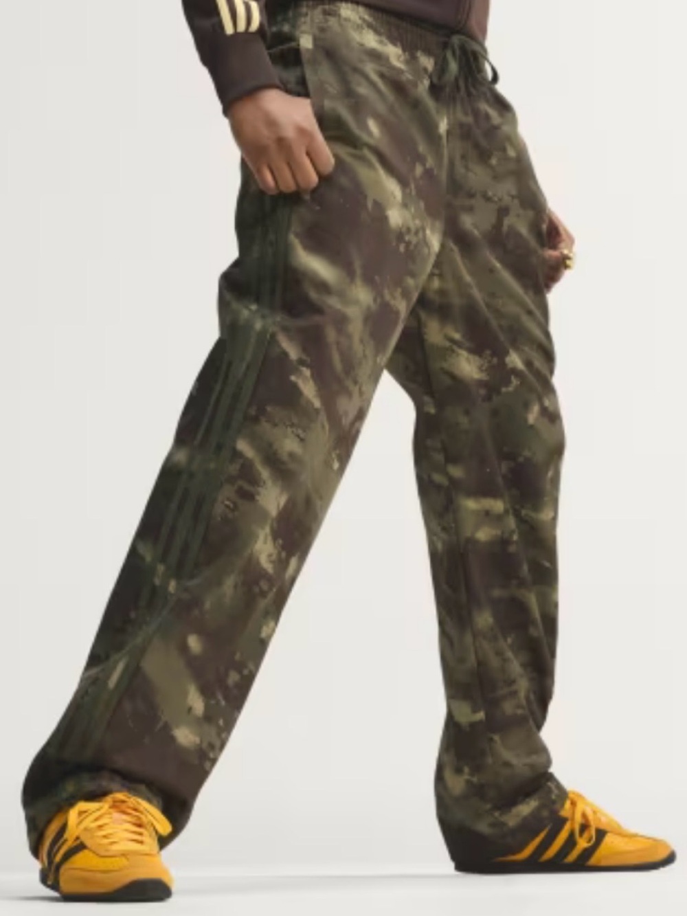 MAKE OFFER! adidas over-sized Camo Cargo Pants Side Stripes Women's XL KS6746
